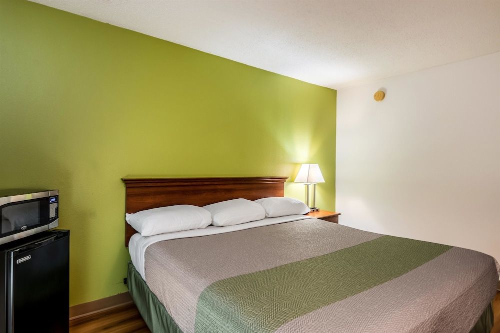Deluxe Room, 1 King Bed, Accessible, Non Smoking