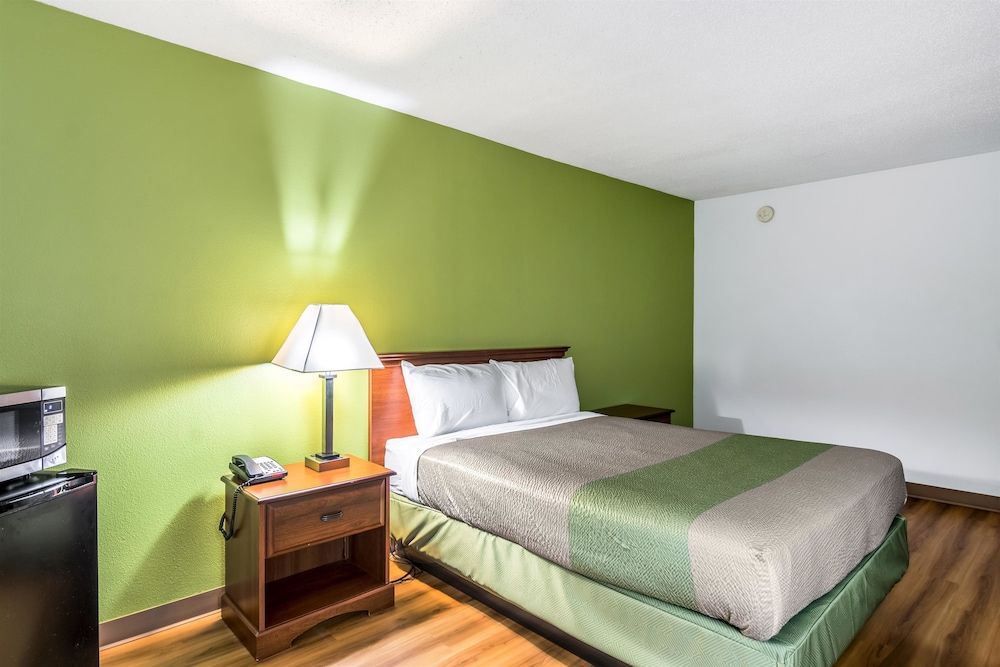 Deluxe Room, 1 King Bed, Accessible, Non Smoking