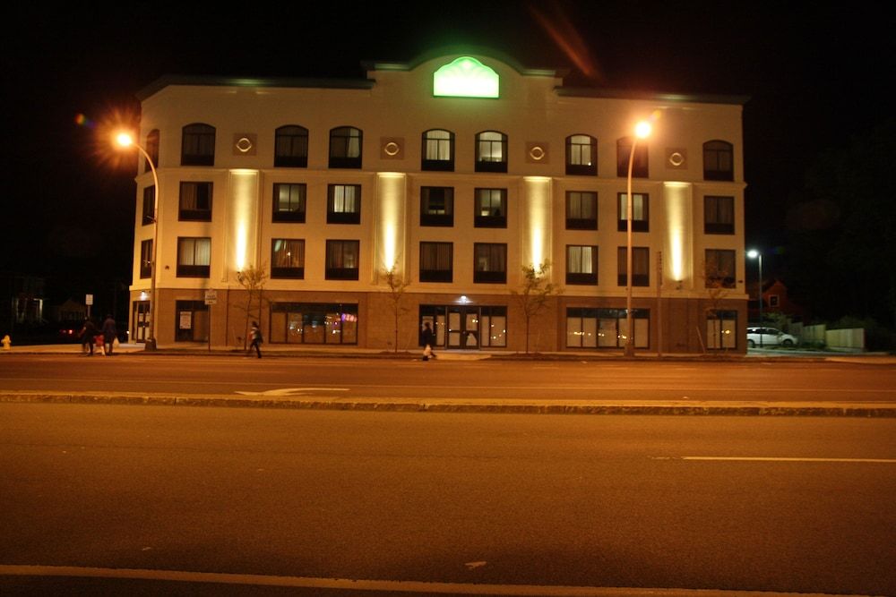 undefined Wingate By Wyndham Niagara Falls 9