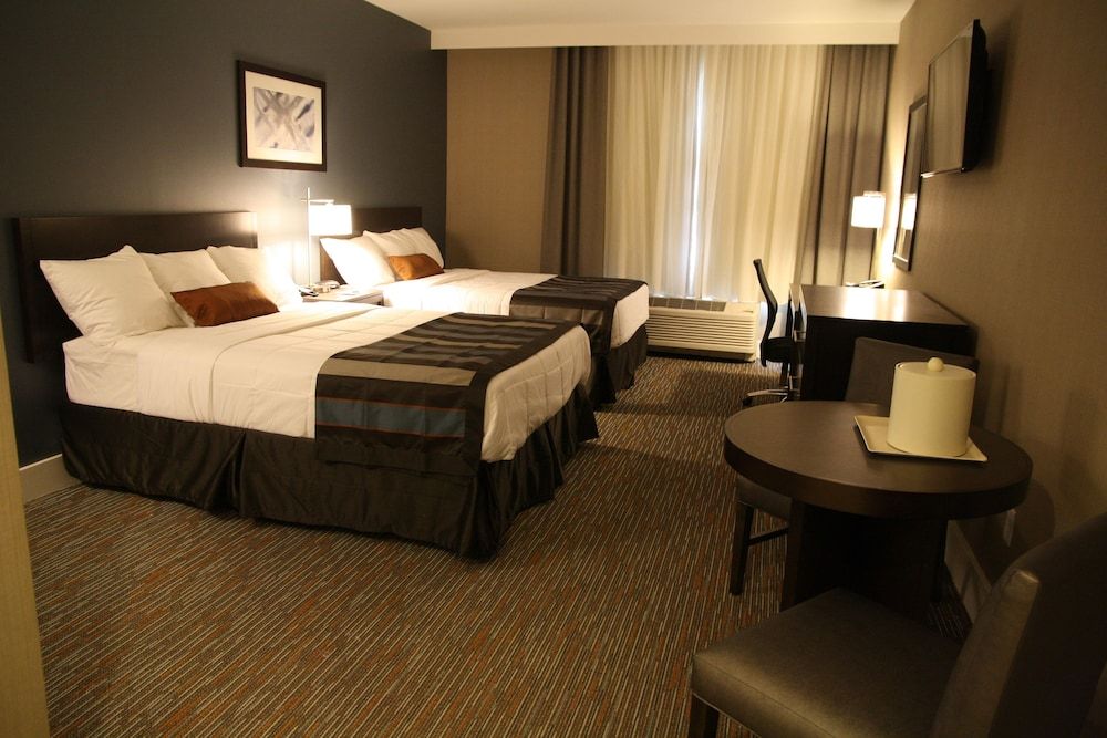 Wingate By Wyndham Niagara Falls Deluxe Room, 2 Queen Beds, Accessible, Non Smoking (Mobility/Hearing, Tub w/ Grab Bars)