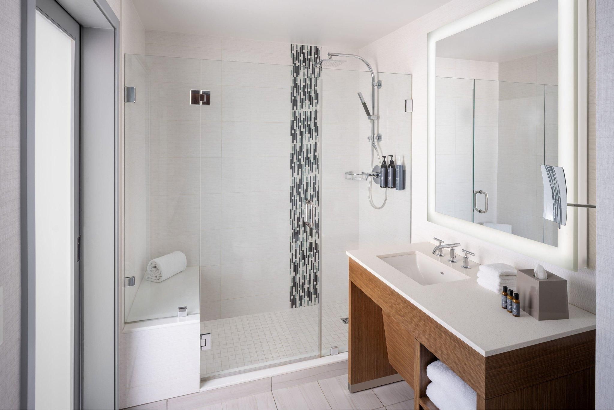 Executive Studio, 1 Bedroom Studio Suite, 1 King, City view, Balcony