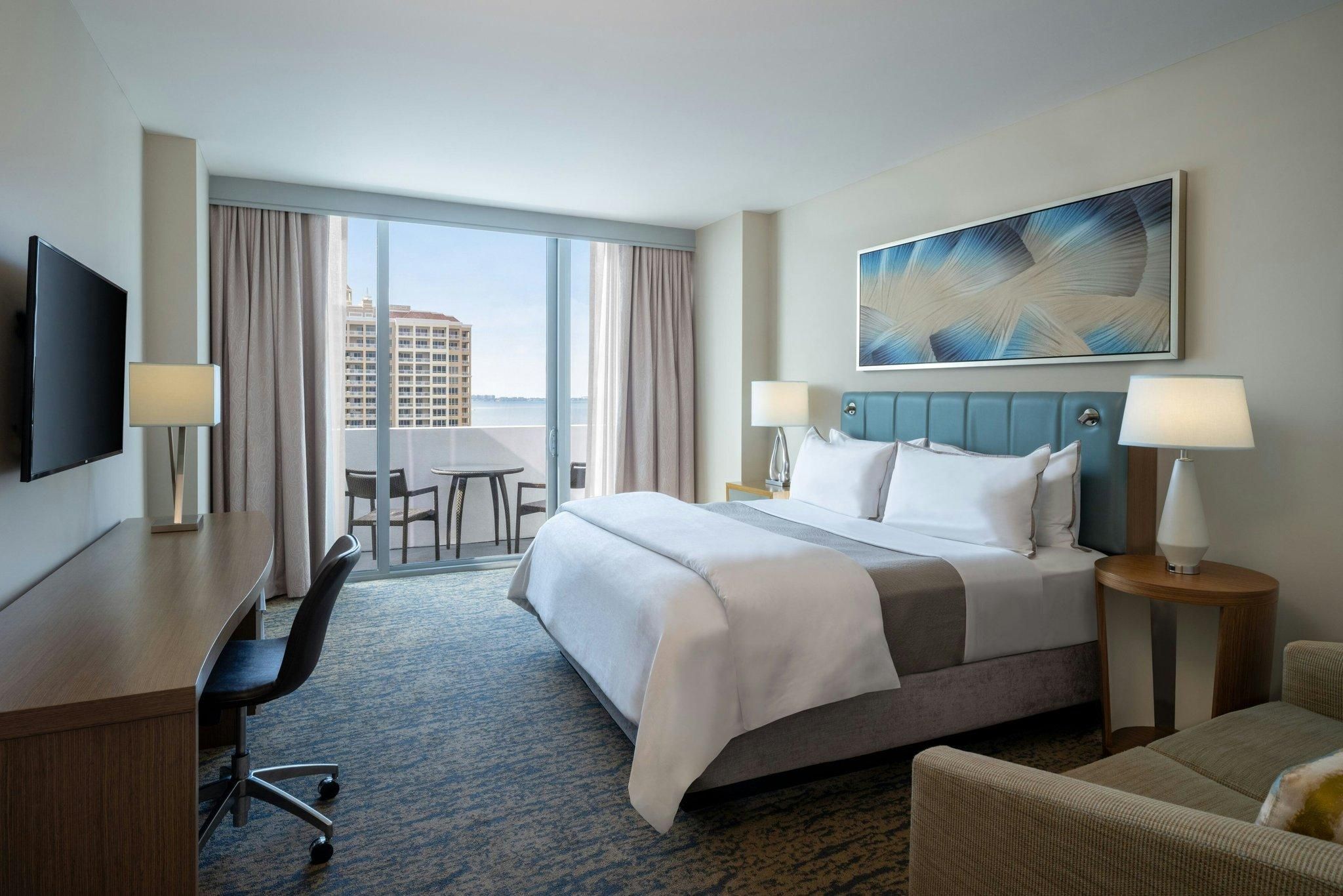 Guest room, 1 King, Partial bay view, Balcony