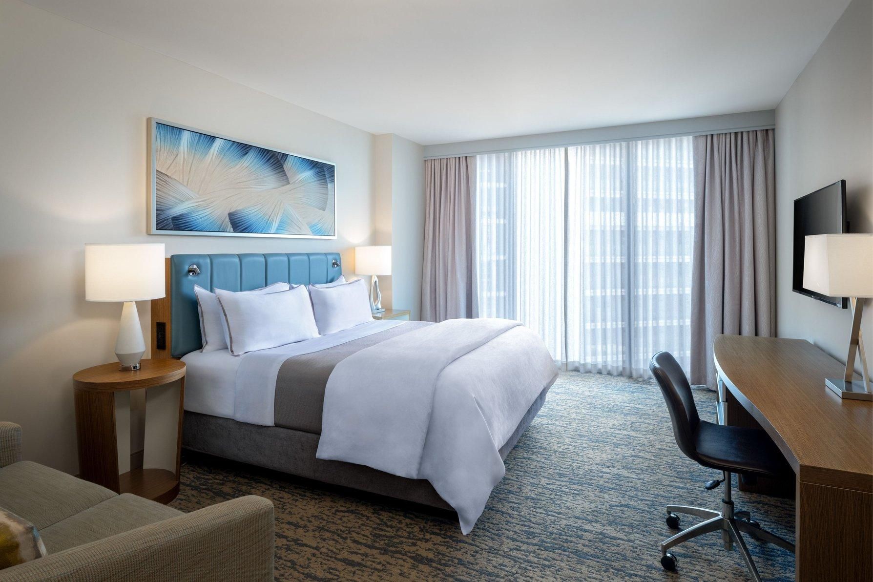 Guest room, 1 King, Partial bay view