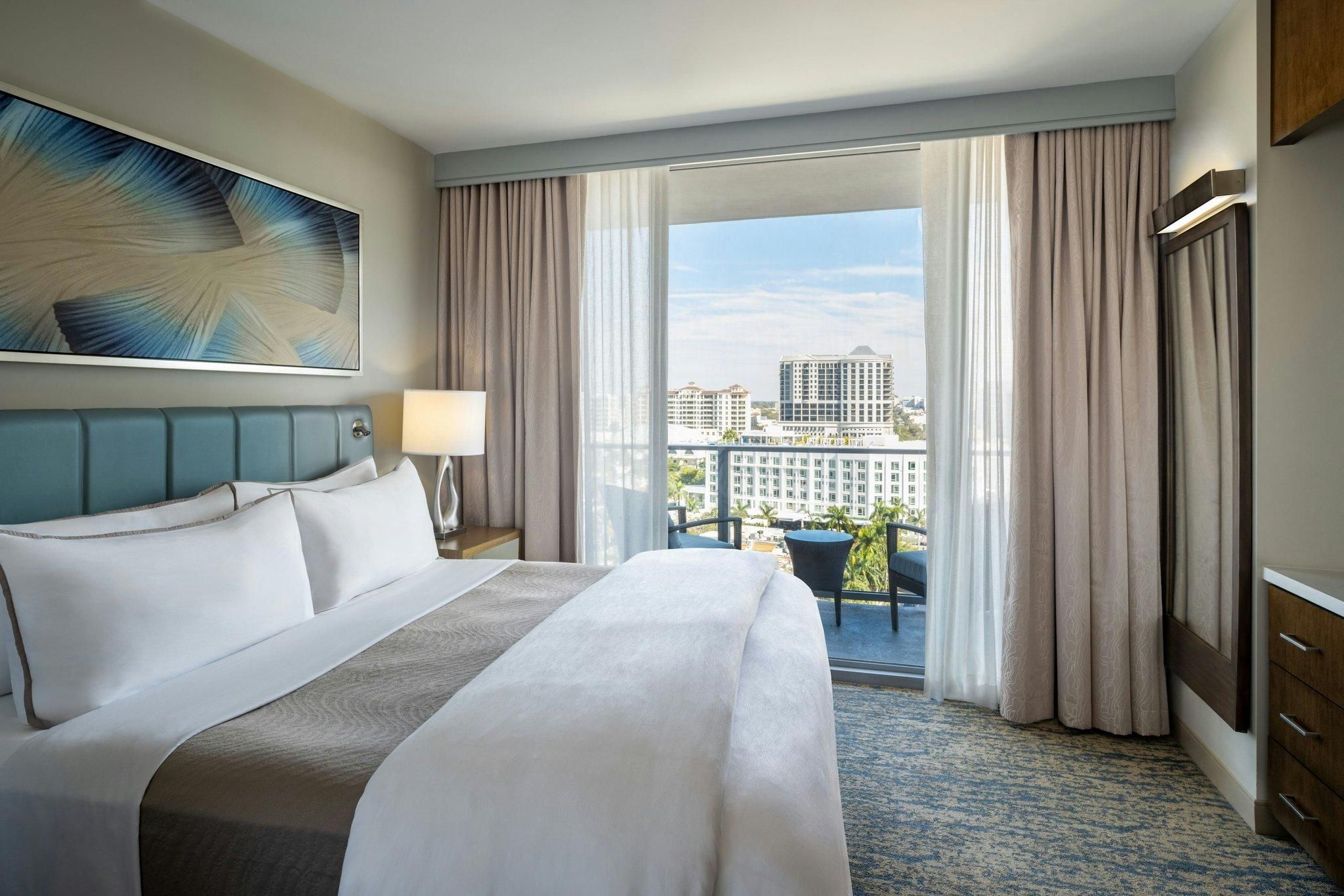 Executive Studio, 1 Bedroom Studio Suite, 1 King, City view, Balcony