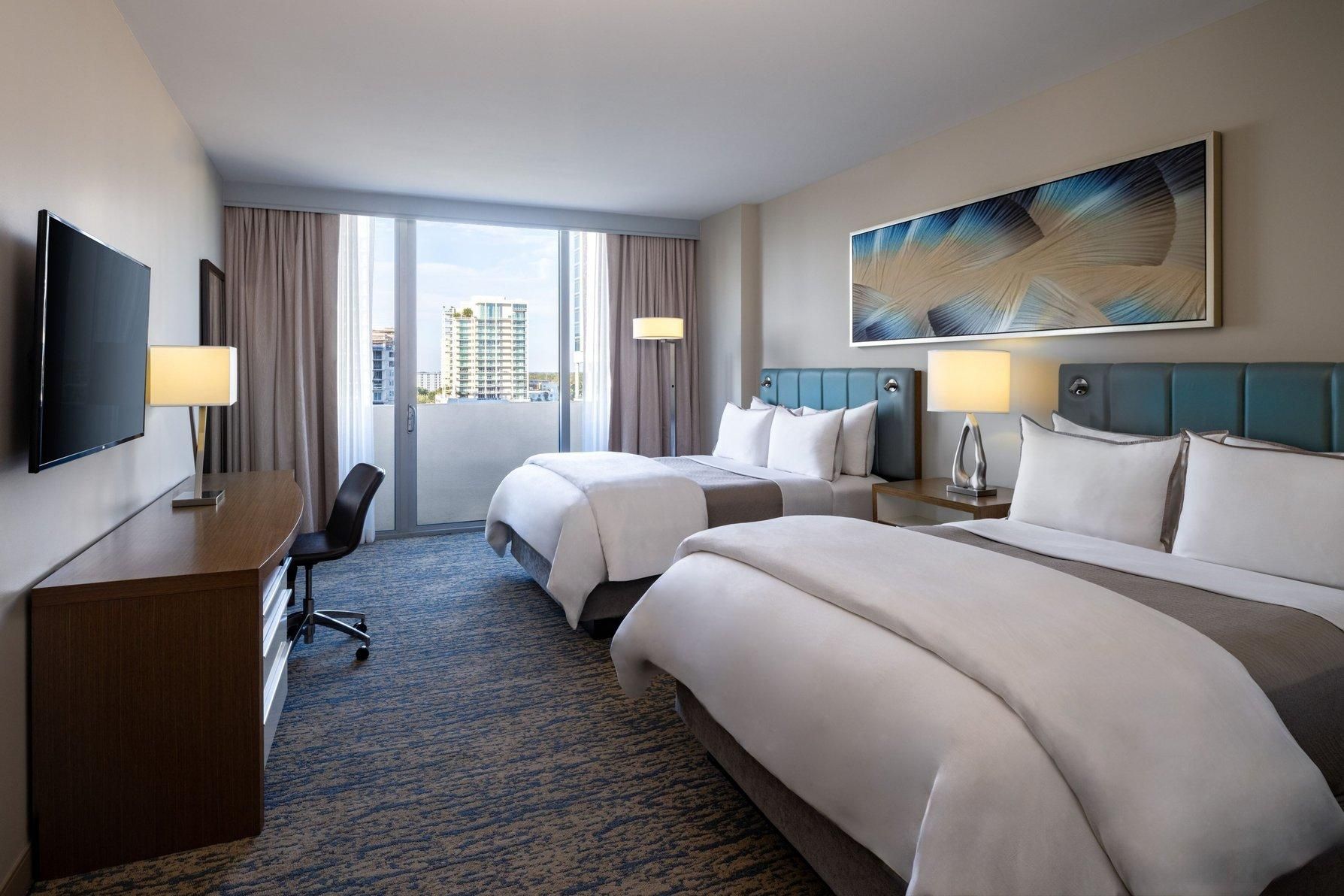 Juliette Balcony, Guest room, 2 Queen, Partial bay view