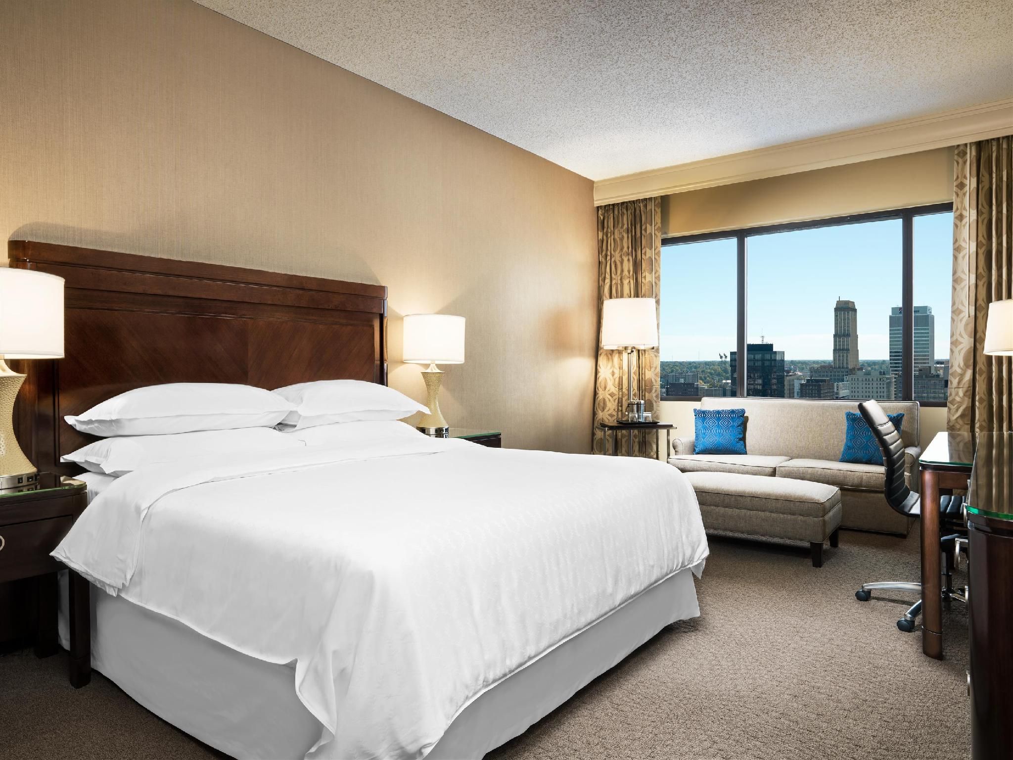 Deluxe King Room, Larger Guest room, 1 King, Sofa bed