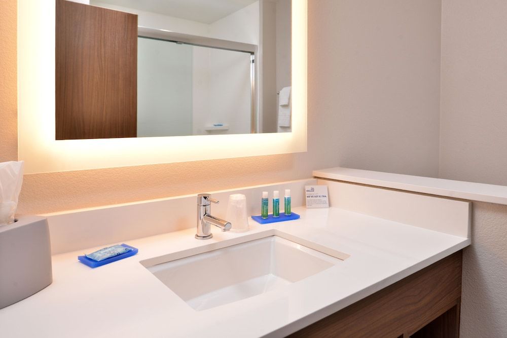 Suite, 1 King Bed, Accessible, Non Smoking (Hearing)