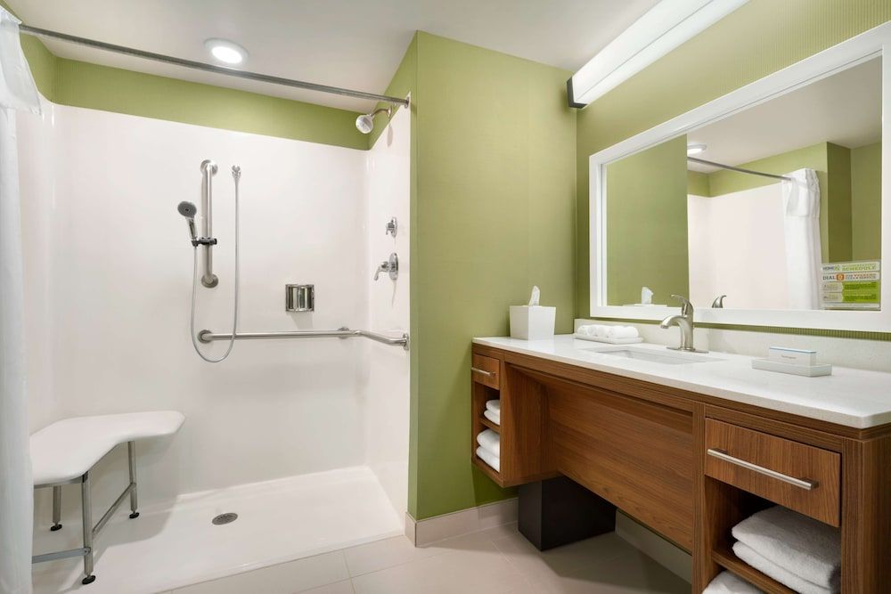 Suite, 1 Queen Bed, Accessible, Non Smoking (mob/hearing acc w/ roll-in shower)