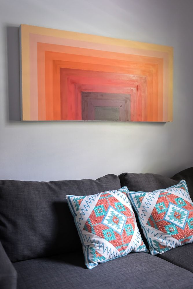 Black Swan - Sobro Nashville Room 7