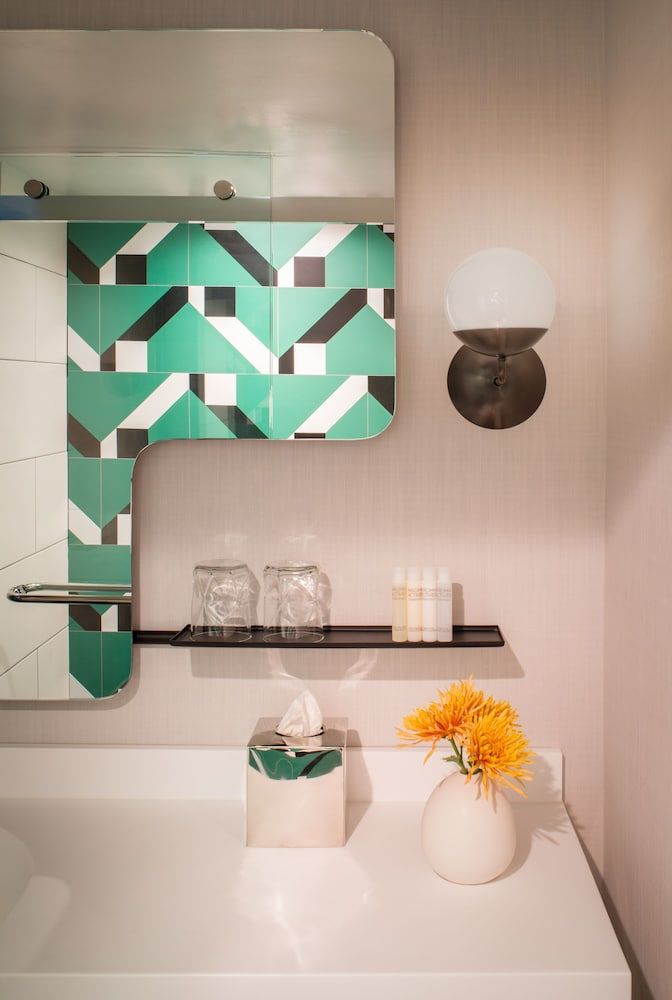 The Darcy Hotel Room, 1 King Bed 6