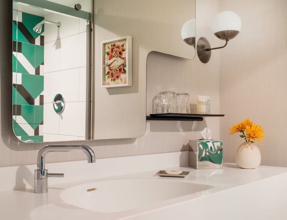 The Darcy Hotel Room, 1 King Bed 5