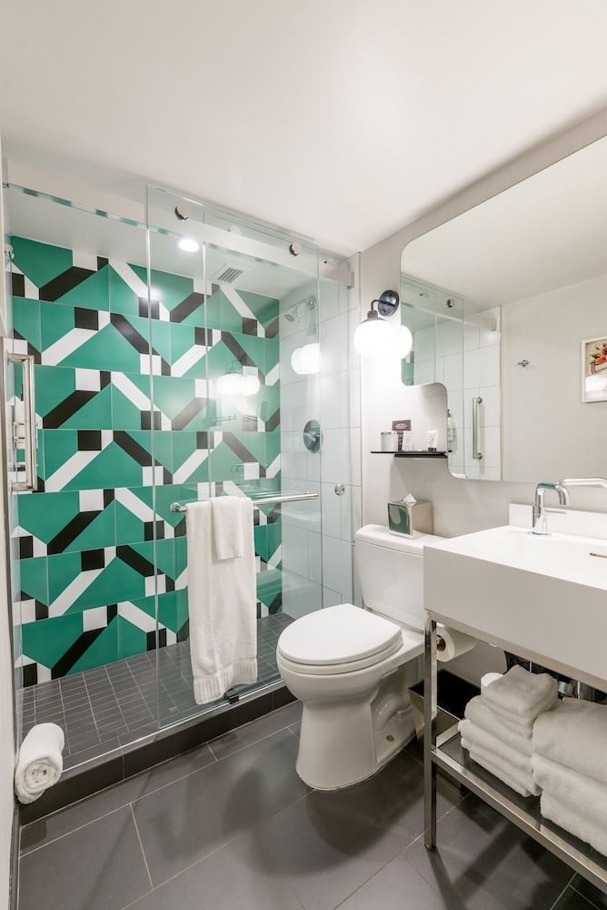 The Darcy Hotel Room, 1 King Bed 7