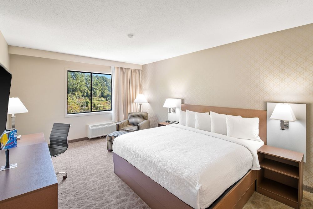 Standard Room, 1 King Bed