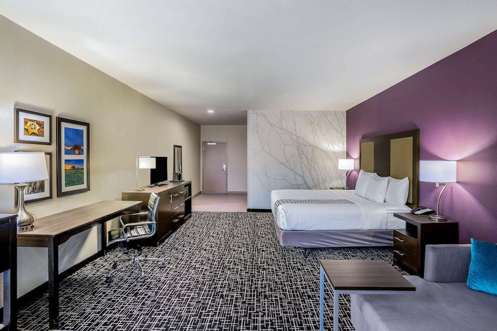 Deluxe Room, 1 King Bed, Accessible, Non Smoking (Mobility, Tub w/ Grab Bars)