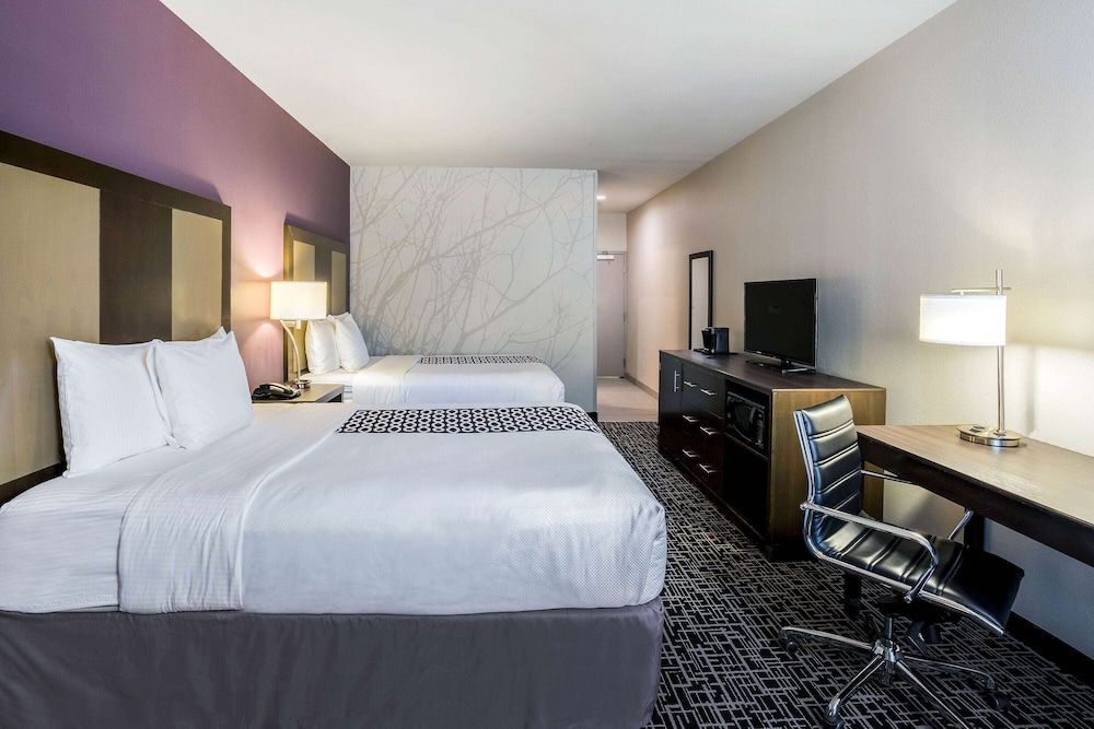 Room, 2 Queen Beds, Accessible, Non Smoking (Mobility/Hearing, Tub w/ Grab Bars)