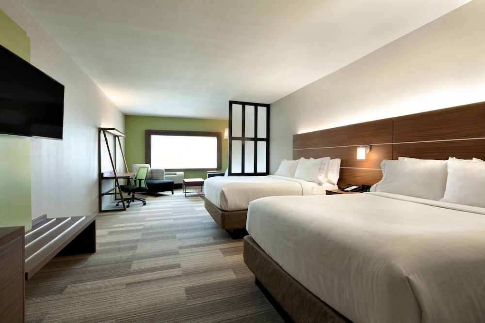 Suite, 2 Queen Beds, Accessible (Comm, Mobil, Accessible Tub)
