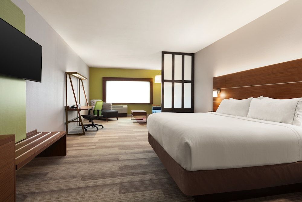 Suite, 1 King Bed, Accessible (Mobility, Accessible Tub)