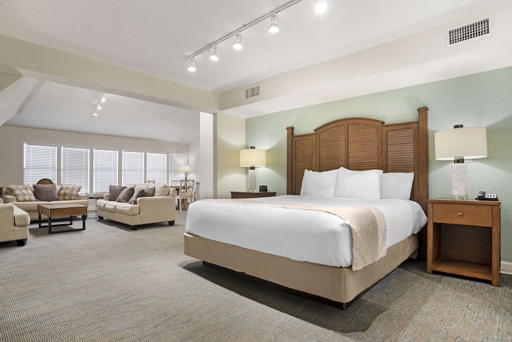 Best Western On The Beach Standard Studio, 1 King Bed, Non Smoking, Kitchenette (Street View)