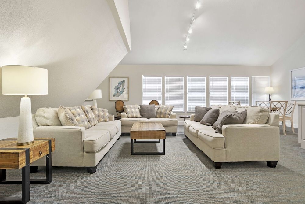 Best Western On The Beach Standard Studio, 1 King Bed, Non Smoking, Kitchenette (Street View) 7