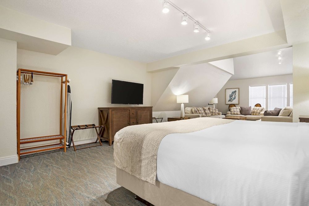 Best Western On The Beach Standard Studio, 1 King Bed, Non Smoking, Kitchenette (Street View) 2