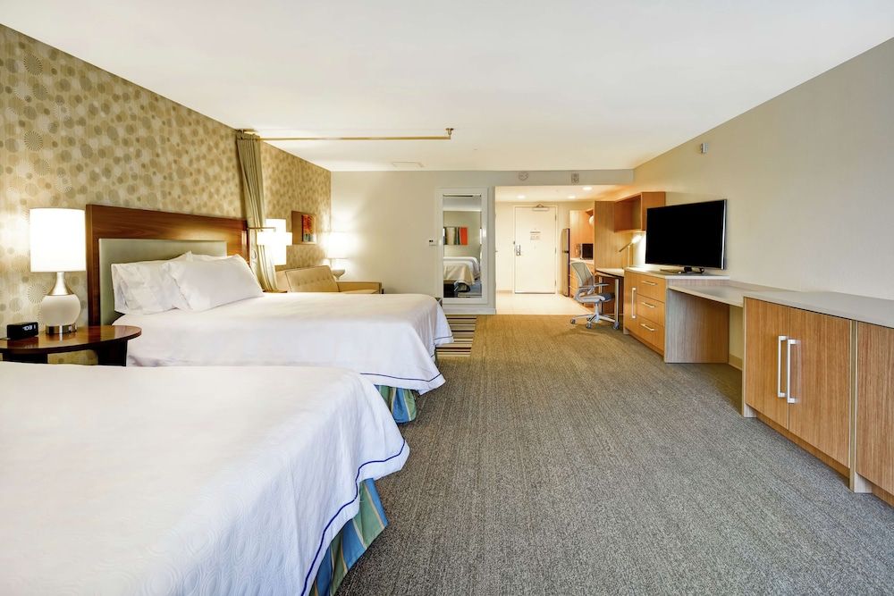 Studio, 2 Queen Beds with Sofa bed, Accessible, Bathtub (Mobility & Hearing)