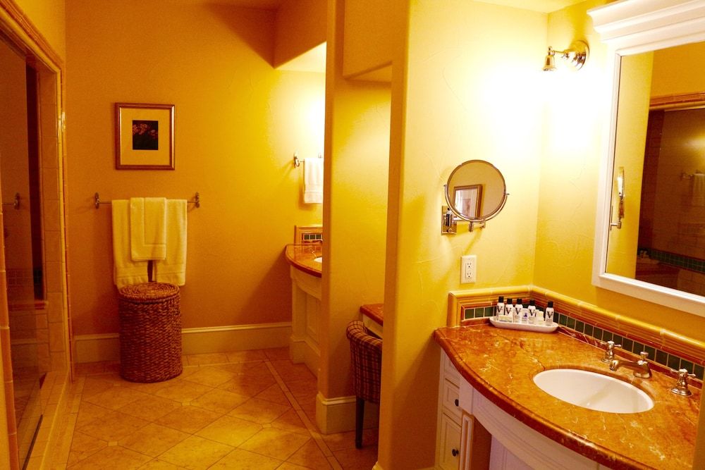 CaliPaso Winery Nebbiollo Suite, 1 King Bed, Vineyard View 2