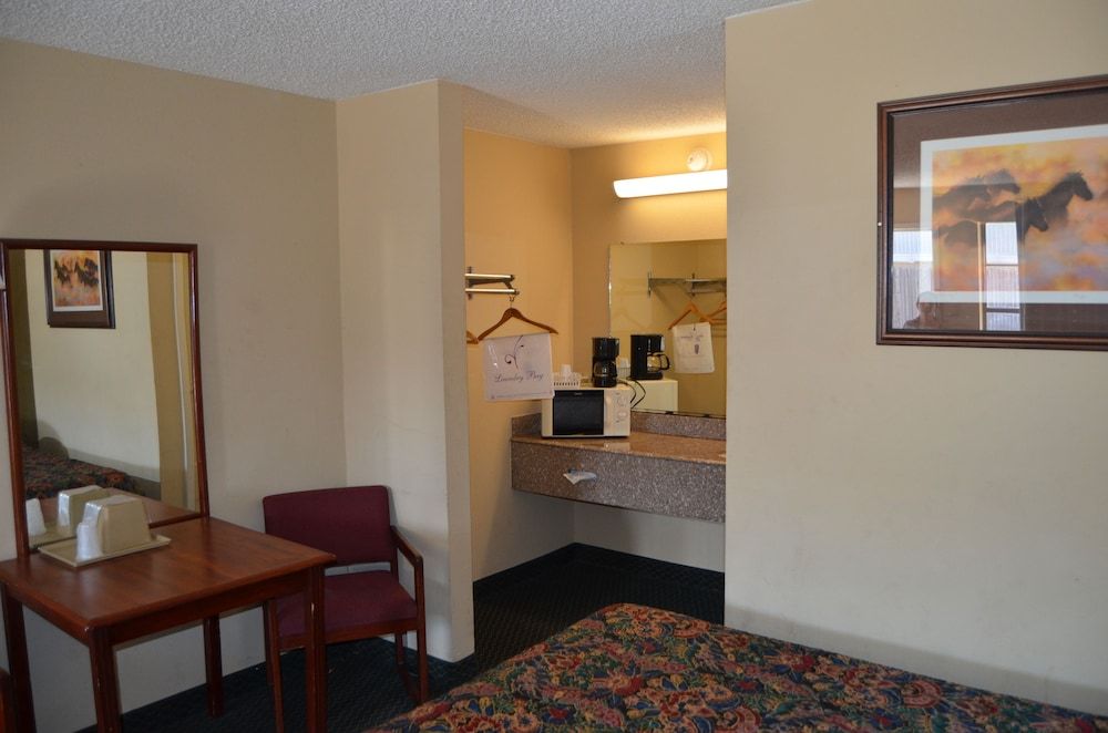 Plaza Inn Big Spring Standard Double Room, Non Smoking 5