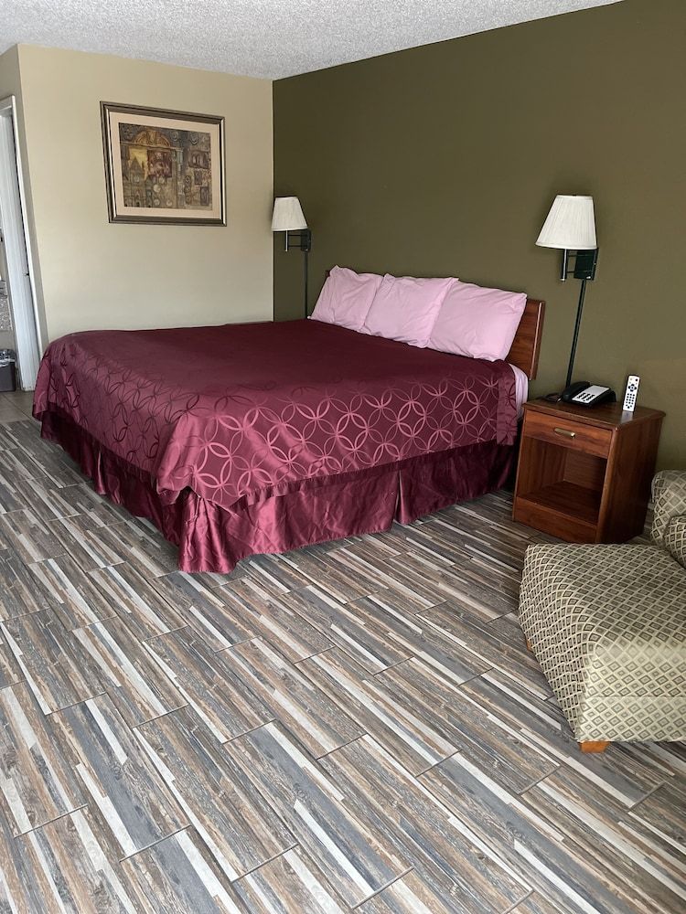 Plaza Inn Big Spring Standard Room, 1 King Bed, Non Smoking 3