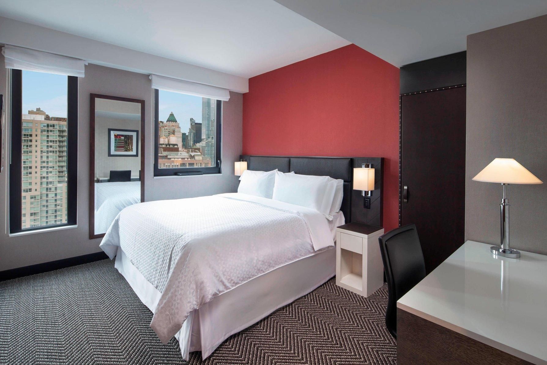 Deluxe Guest room, 1 King, Hudson Yards view, City view
