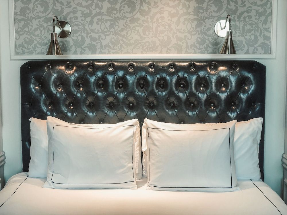 The Adelphi Hotel Premier Room, 1 King Bed (Broadway) 2