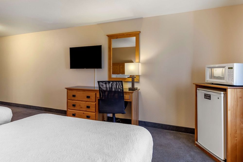 Standard Room, 2 Queen Beds, Non Smoking, Refrigerator & Microwave