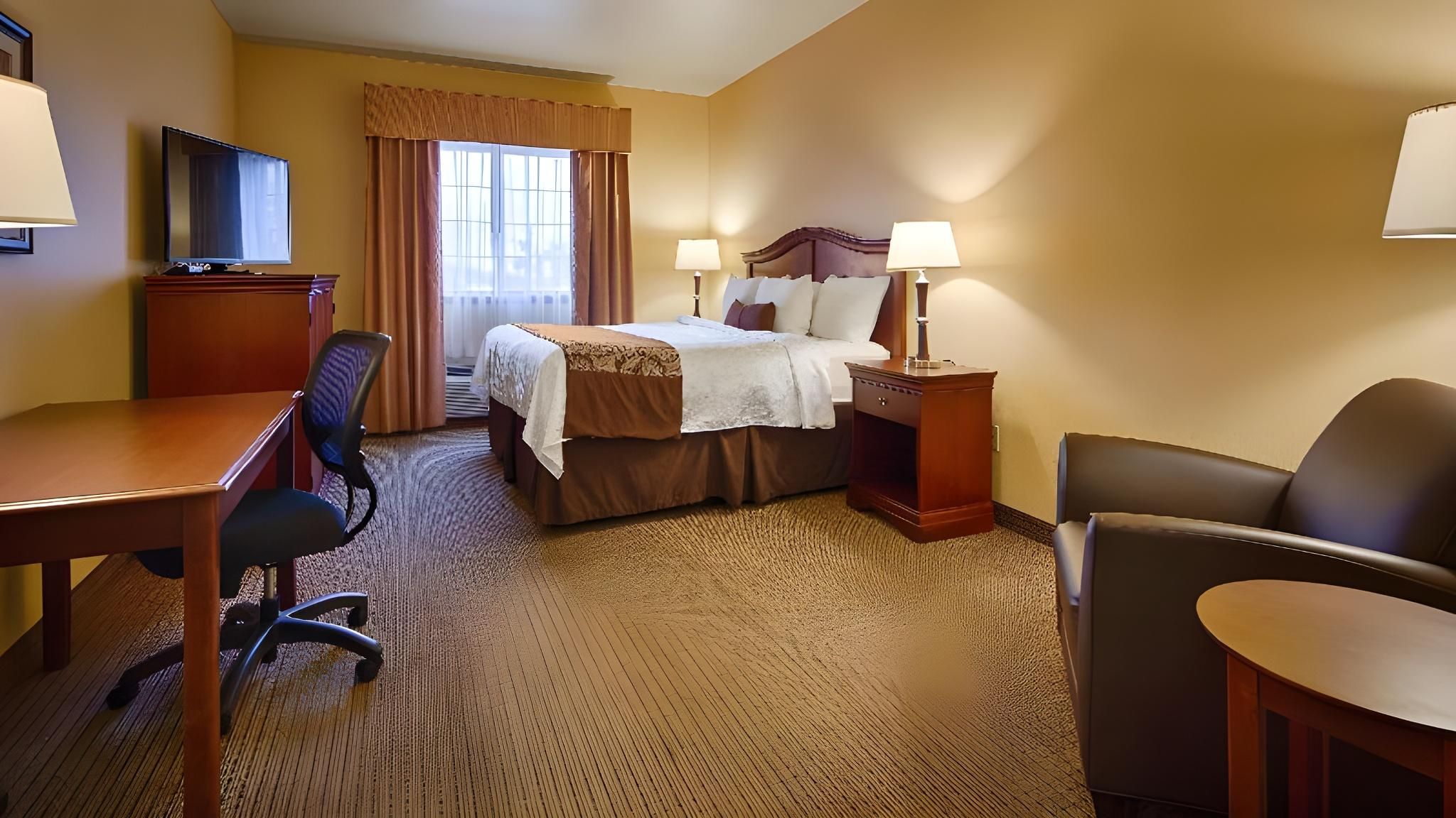 Accessibility - 1 King, Roll-in Shower, Nonsmoking