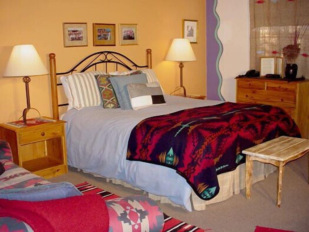 Traditional Room, 1 Queen Bed