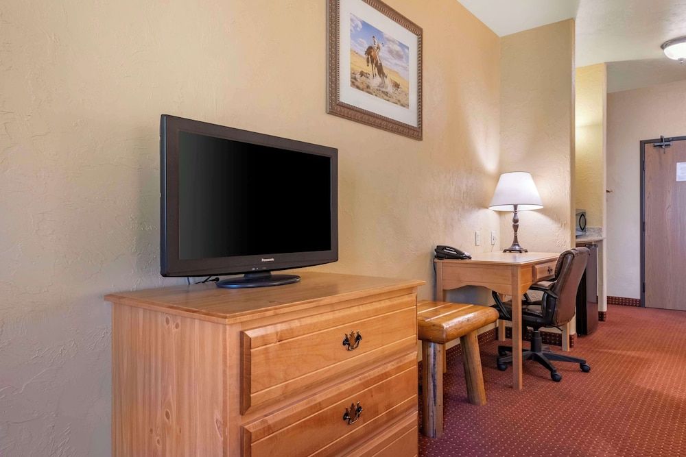 Best Western Devils Tower Inn Standard Room, 1 King Bed, Accessible, Non Smoking 4