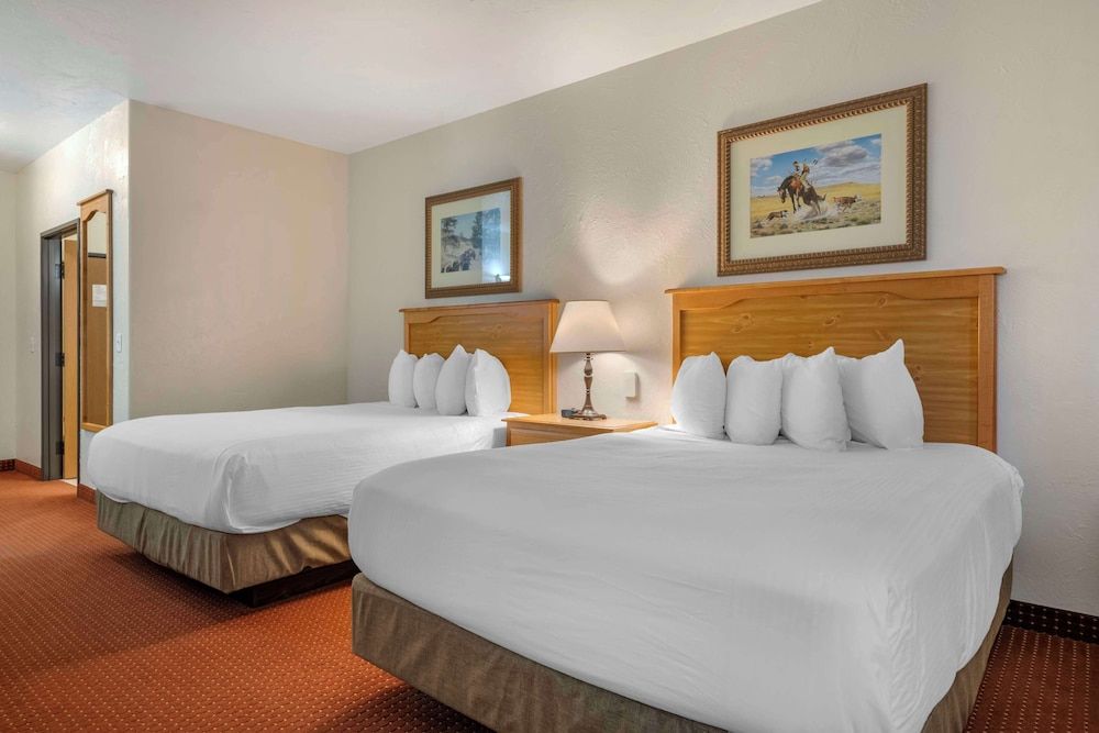 Best Western Devils Tower Inn Standard Room, 2 Queen Beds, Non Smoking, Refrigerator & Microwave 2