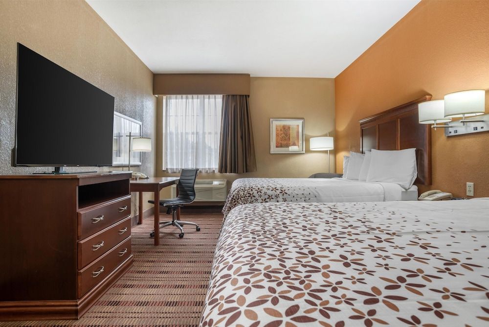 Best Western Plaquemine Inn Standard Room, 2 Queen Beds, Non Smoking, Refrigerator & Microwave 2