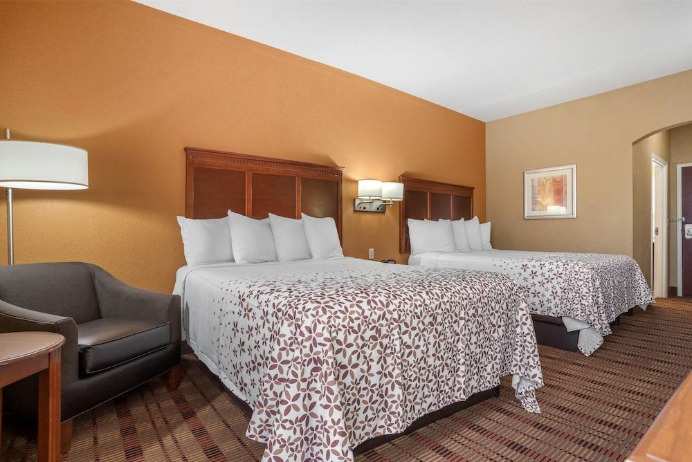 Best Western Plaquemine Inn Standard Room, 2 Queen Beds, Non Smoking, Refrigerator & Microwave 3