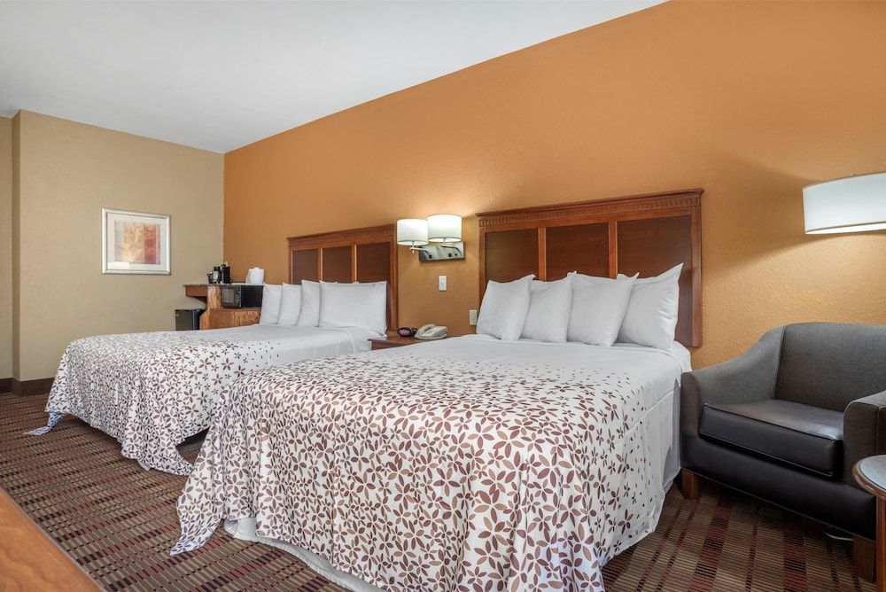 Best Western Plaquemine Inn Standard Room, 2 Queen Beds, Accessible, Refrigerator & Microwave 2