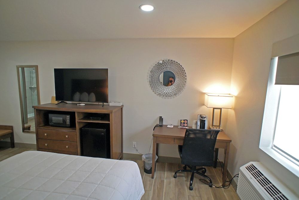 Baymont by Wyndham Monte Vista Room, 2 Queen Beds, Non Smoking (Pet-Friendly) 5