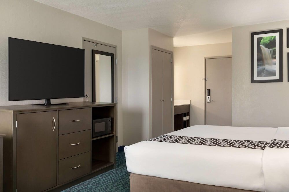 Room, 1 King Bed, Non Smoking