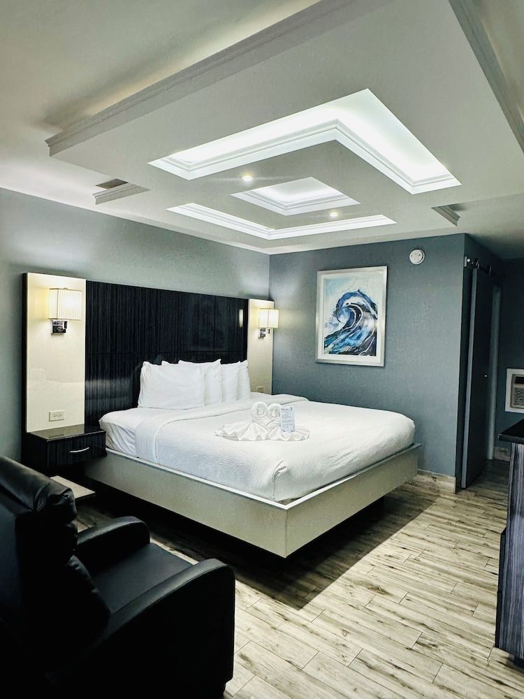 Standard Single Room, 1 King Bed, Accessible