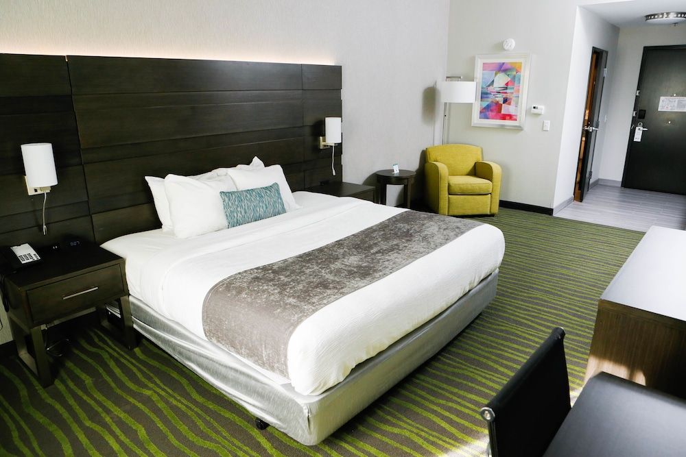 Standard Room, 1 King Bed, Non Smoking, Microwave