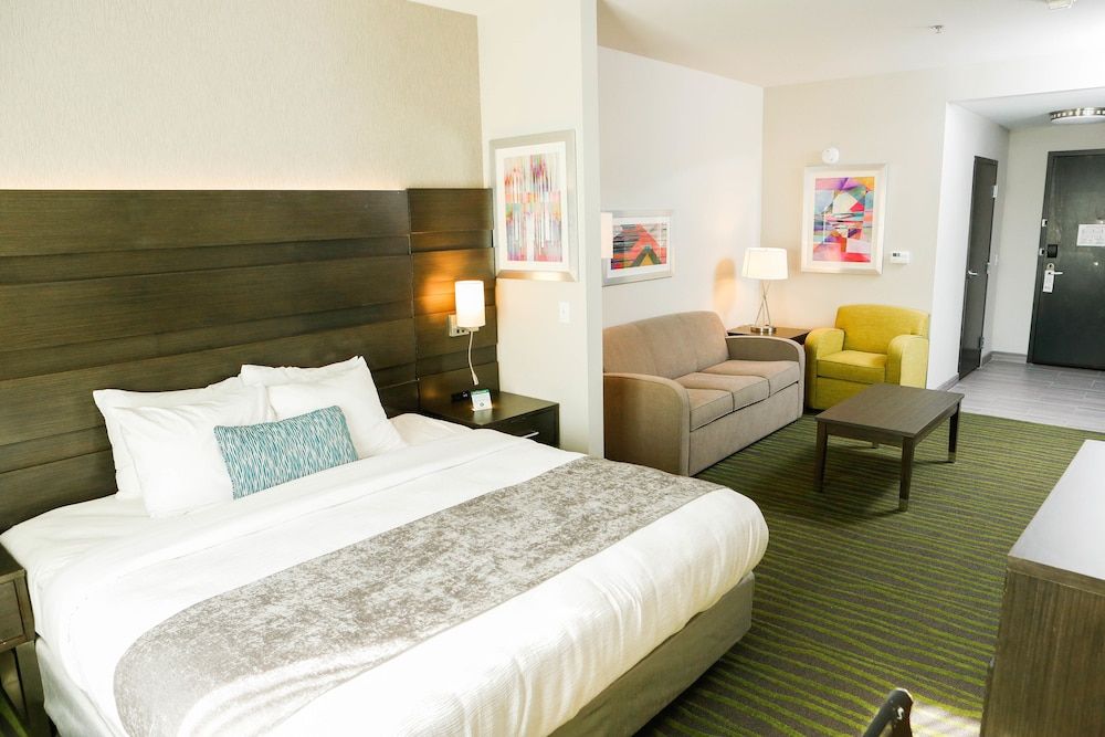 Best Western Plus Prien Lake Hotel & Suites - Lake Charles Suite, 1 King Bed, Non Smoking, Microwave 2