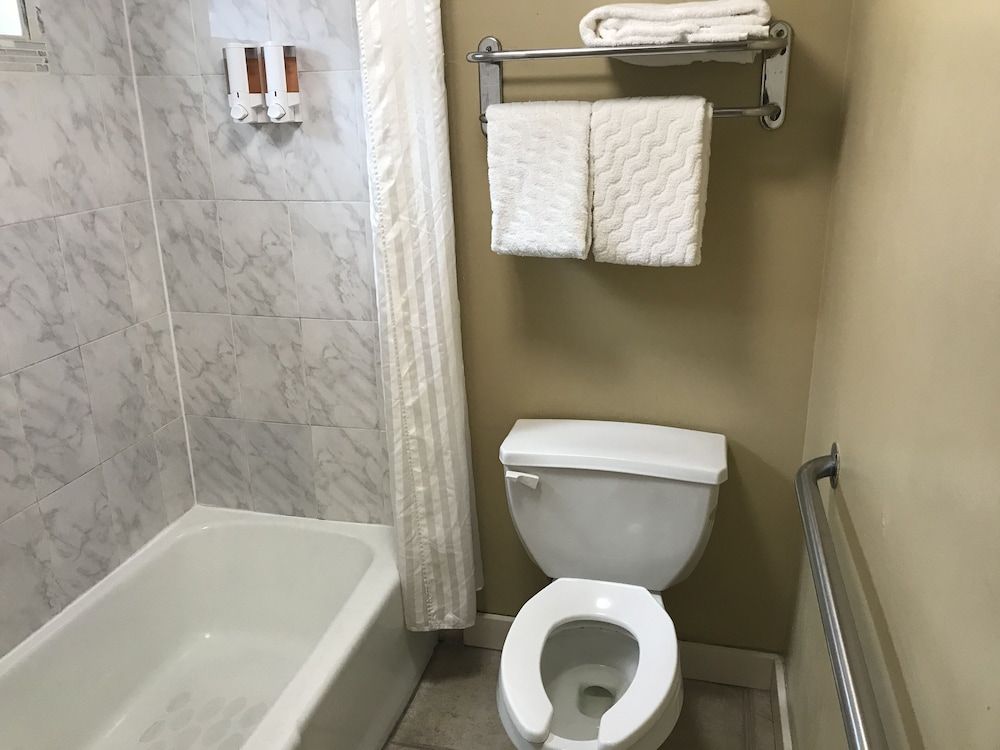 Immokalee Inn Traditional Double Room, 2 Double Beds 8