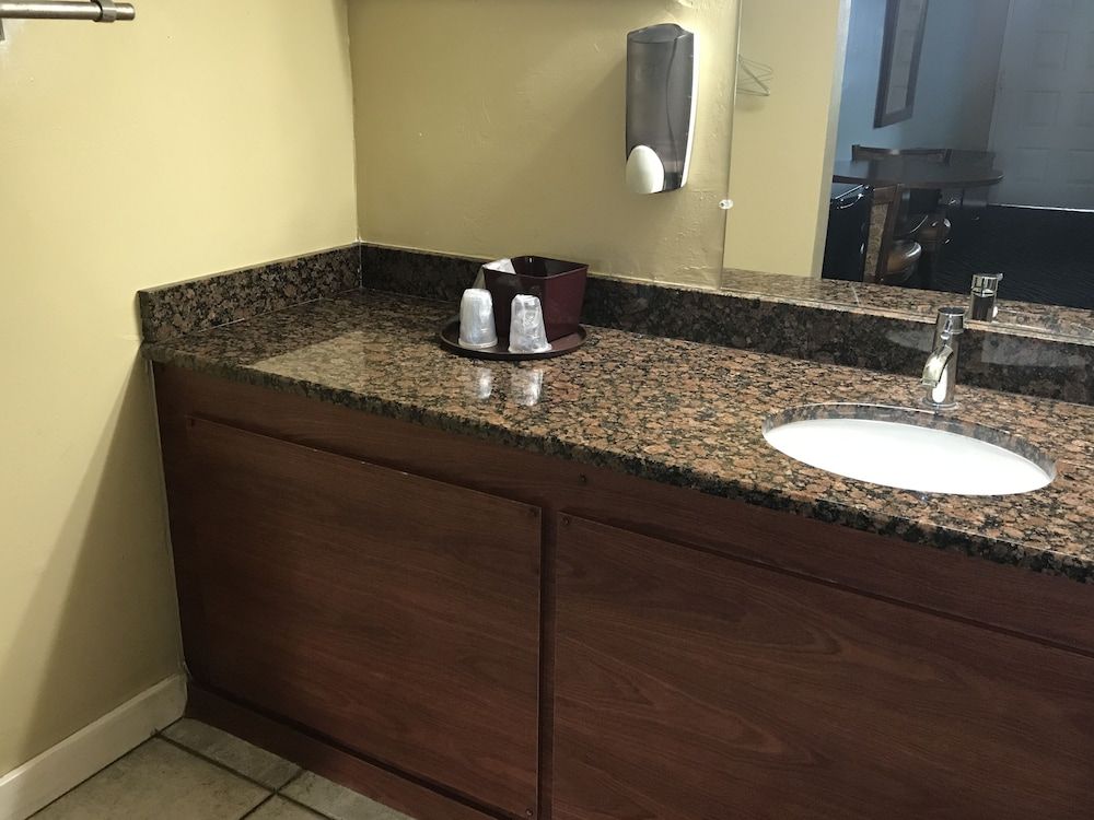 Immokalee Inn Traditional Double Room, 2 Double Beds 9