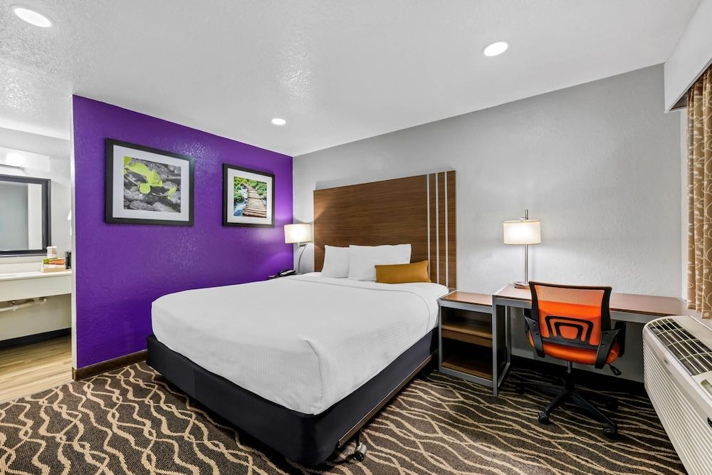 Standard Room, 1 King Bed, Non Smoking