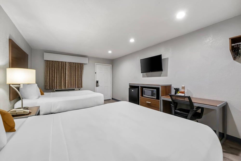 Room, 2 Queen Beds, Accessible, Non Smoking