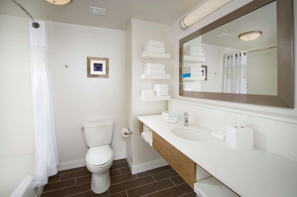 Room, 2 Queen Beds, Accessible, Bathtub