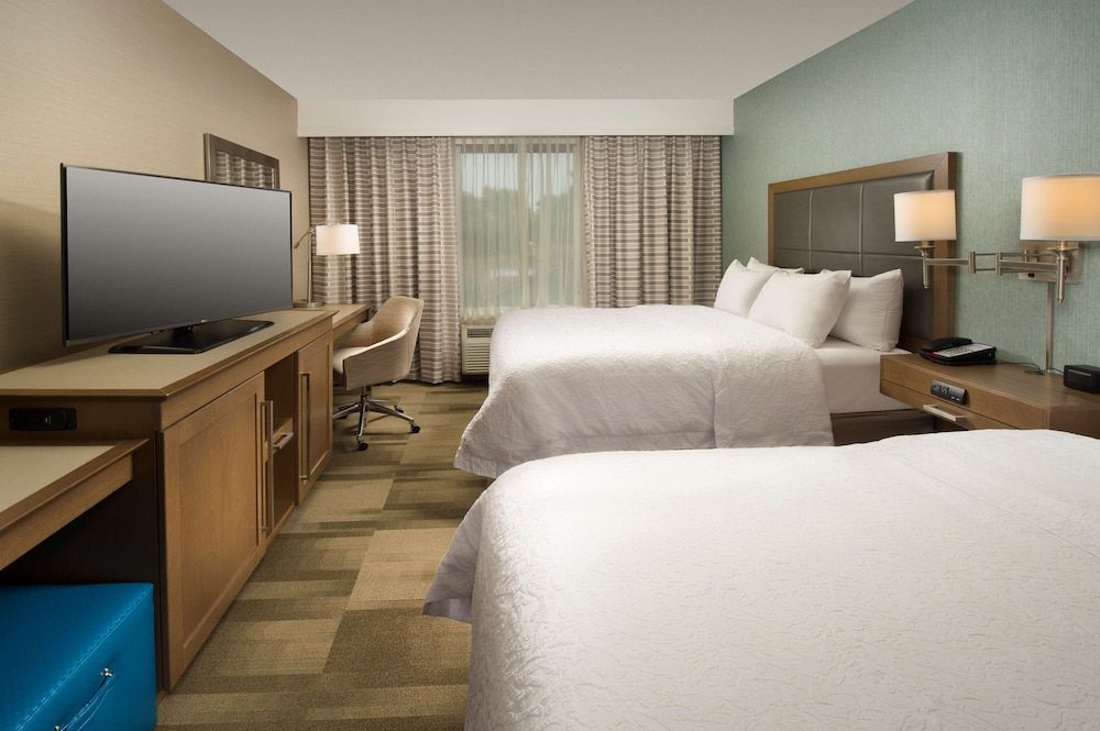 Room, 2 Queen Beds, Accessible, Bathtub