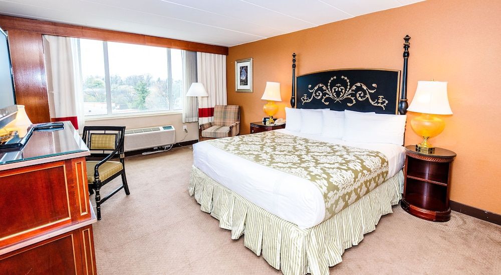 Metro Points Hotel Junior Suite, 1 King Bed 3